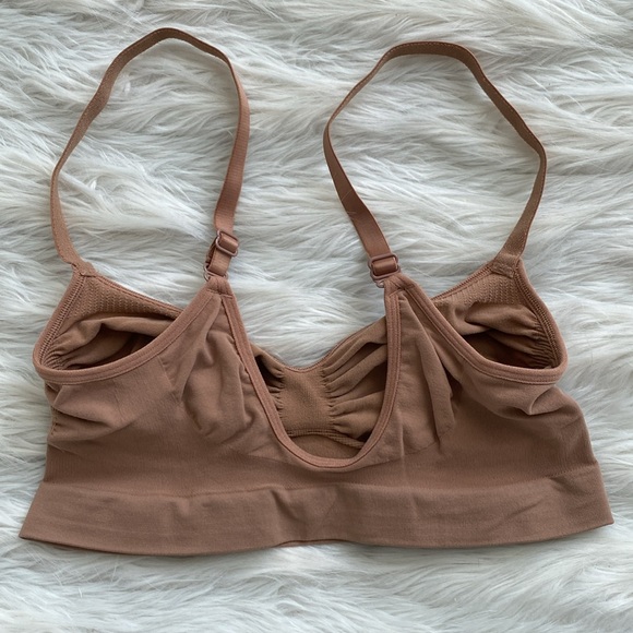 SKIMS | Seamless Sculpt Bralette - Picture 5 of 9